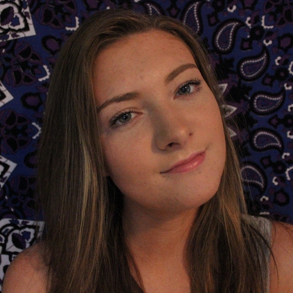 Meet your Posher, Brooke - Picture 2 of 2